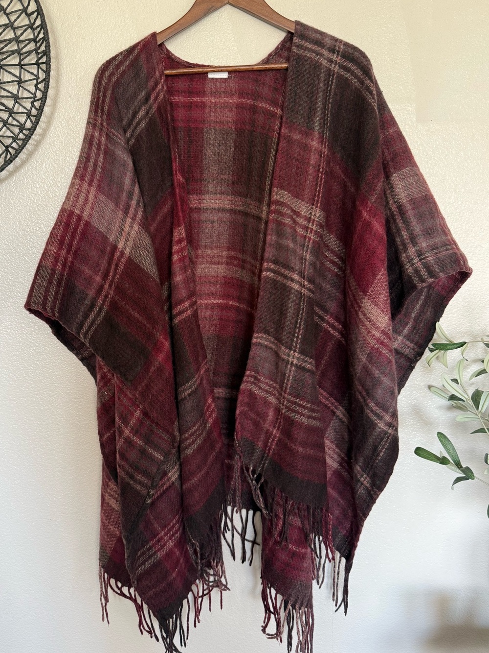 Woolrich Plaid Cozy Blanket Wrap Poncho Cape Fringe Burgundy Brown OS